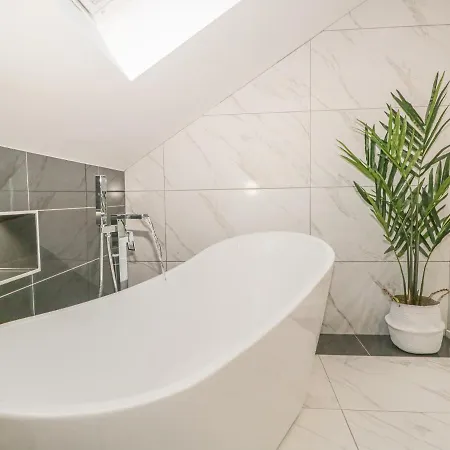 Bishop Fell בית נופש *