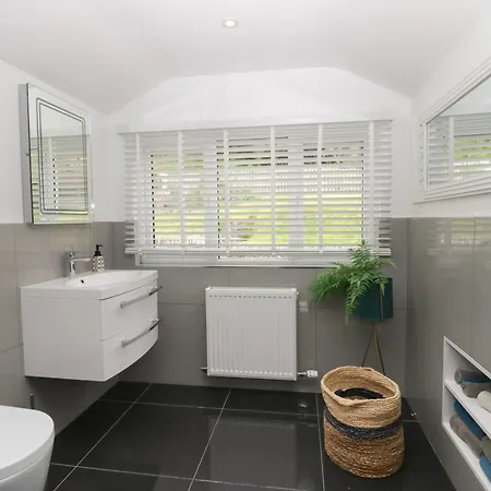 Bishop Fell Nyaraló *