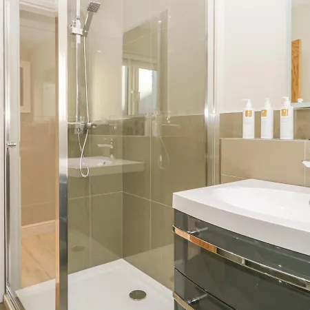 Bishop Fell Nyaraló